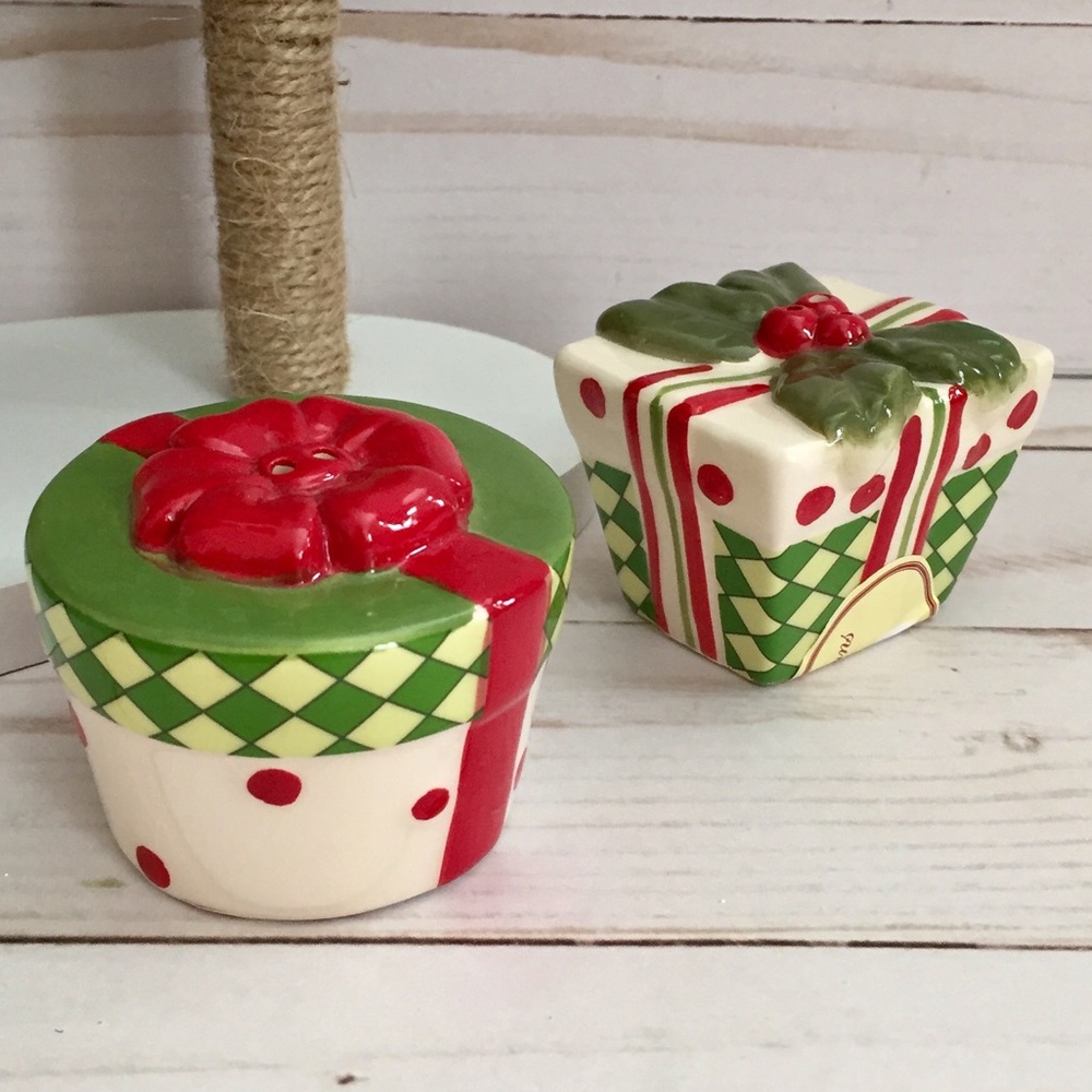 🎅Christmas Gift Boxes Salt & Pepper Shakers 🎁